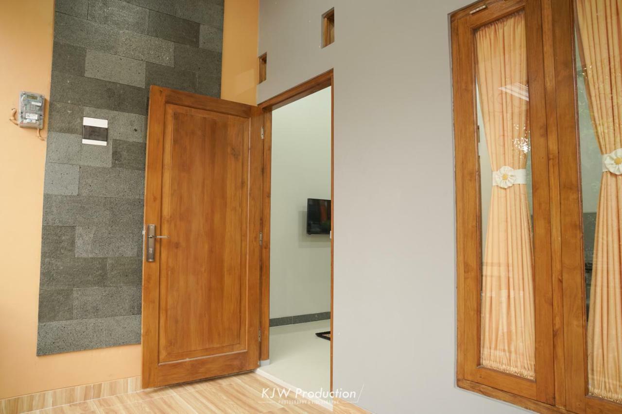 M Stay Guest House Jogja Jogjacarta Exterior foto