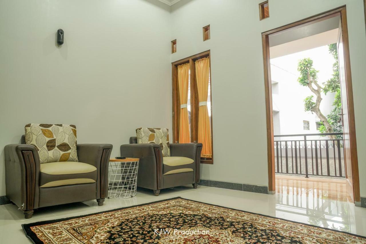 M Stay Guest House Jogja Jogjacarta Exterior foto