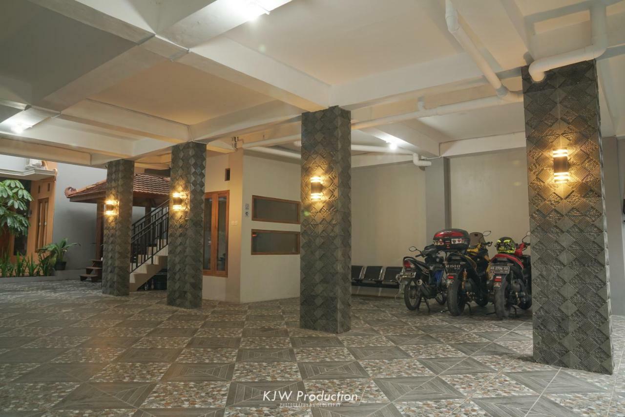 M Stay Guest House Jogja Jogjacarta Exterior foto