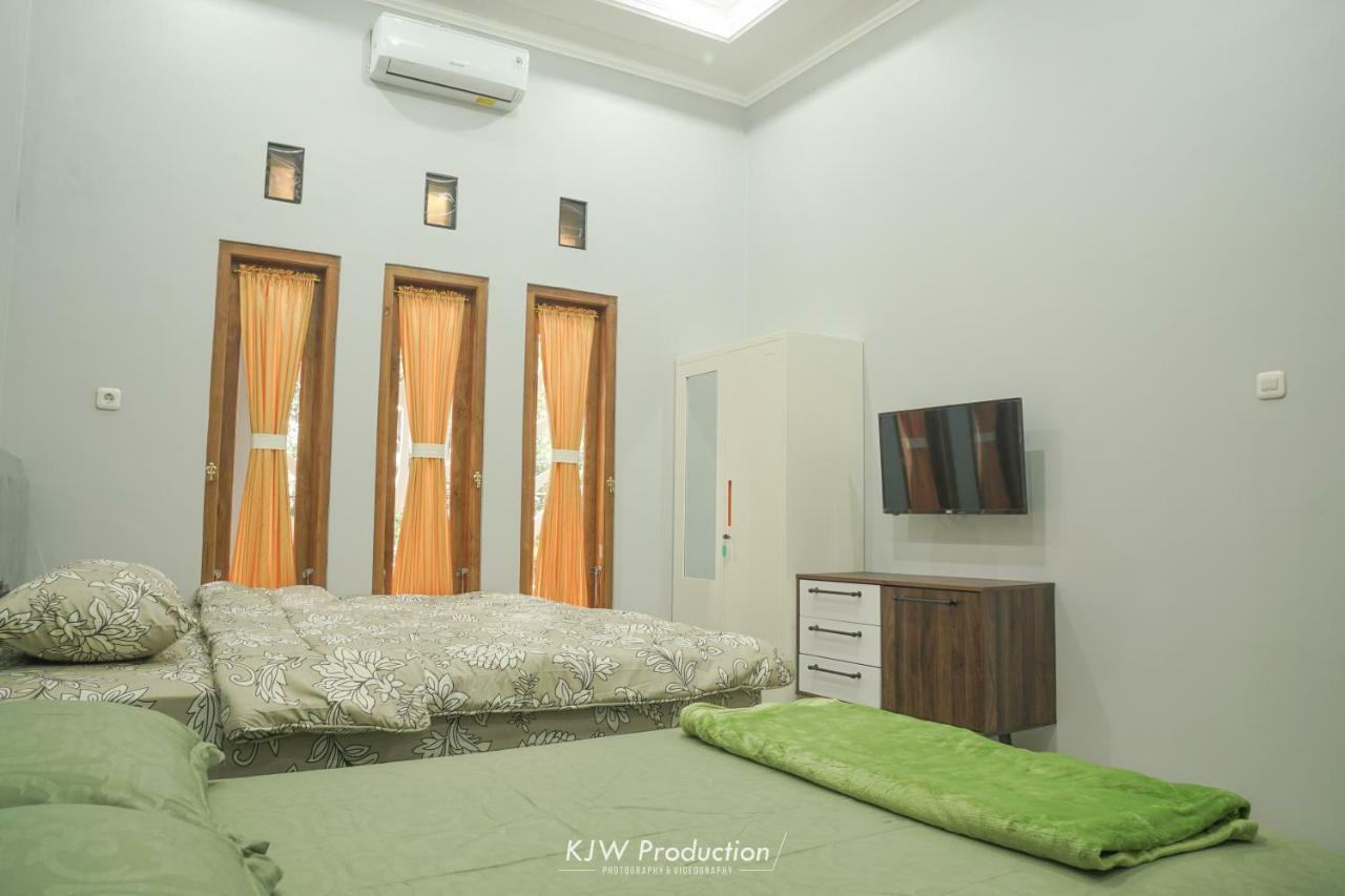 M Stay Guest House Jogja Jogjacarta Exterior foto