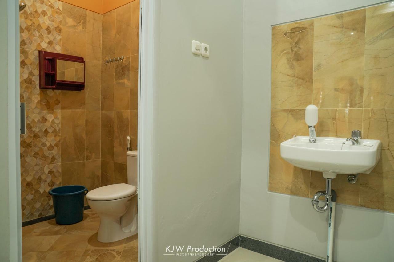 M Stay Guest House Jogja Jogjacarta Exterior foto
