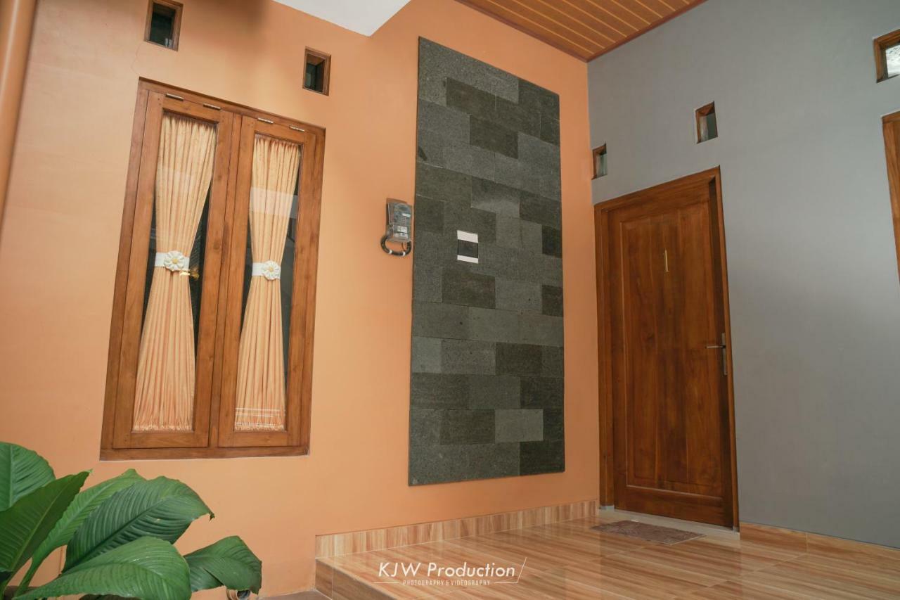 M Stay Guest House Jogja Jogjacarta Exterior foto