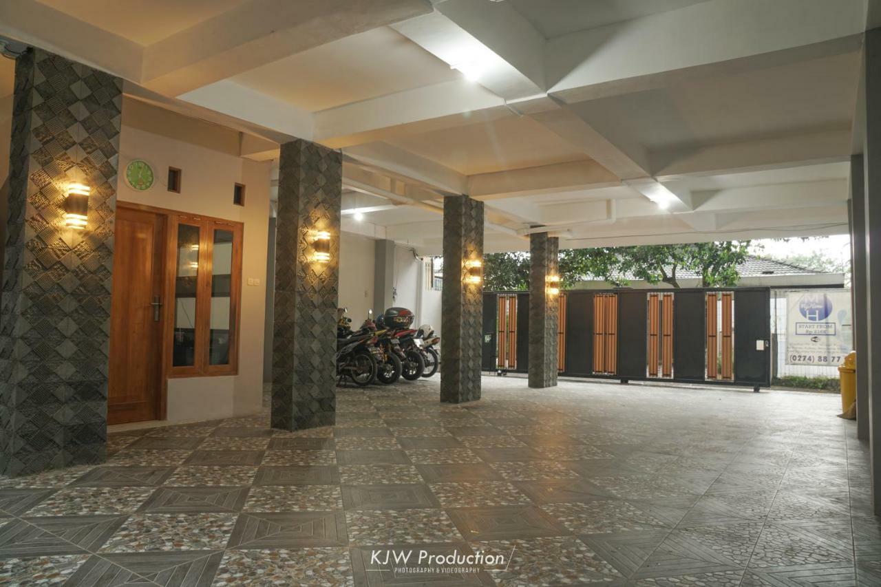 M Stay Guest House Jogja Jogjacarta Exterior foto